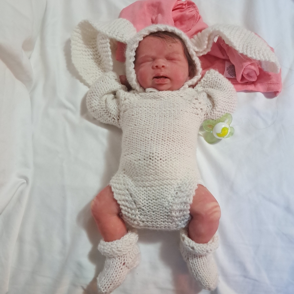 Realistic marshmallow silicone baby girl doll - Picture 13 of 17